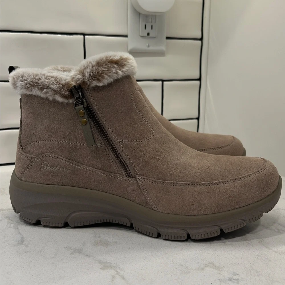 New! Skechers Women's Relaxed Fit: Easy Going - High Zip‎ Boots Size 11
